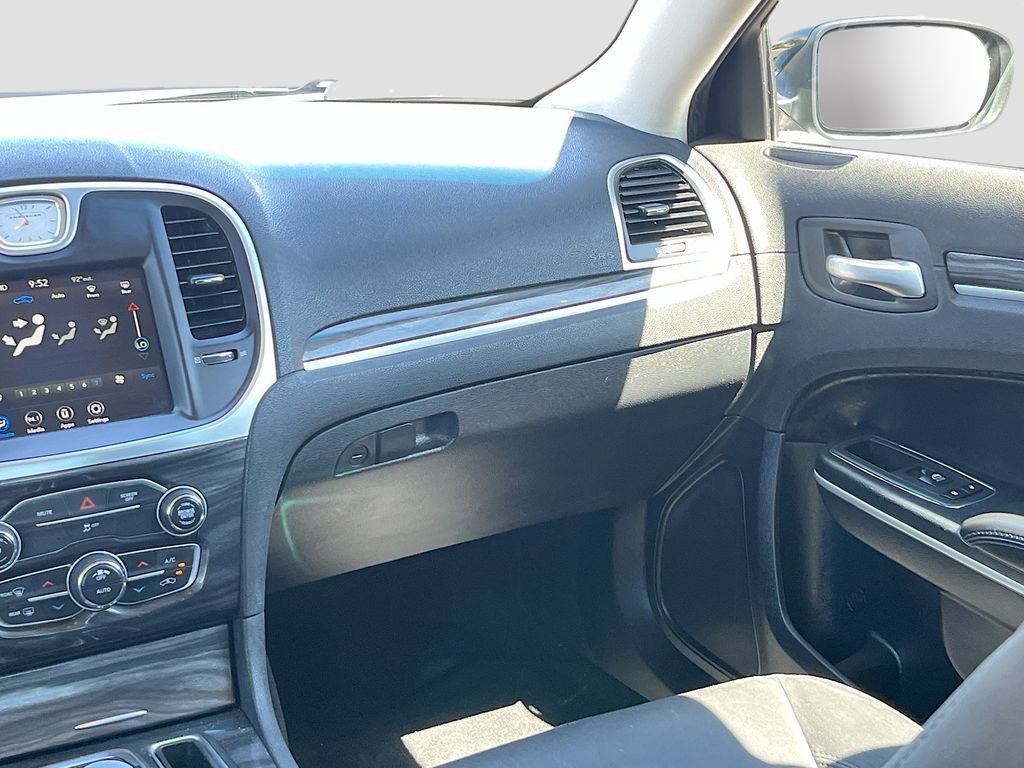 Used 2020 Chrysler 300 Touring w/ Sport Appearance Package RWD image 21