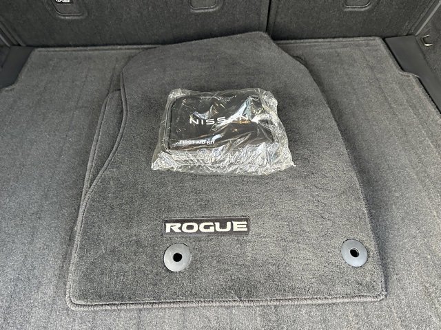 Used 2023 Nissan Rogue SV image 18