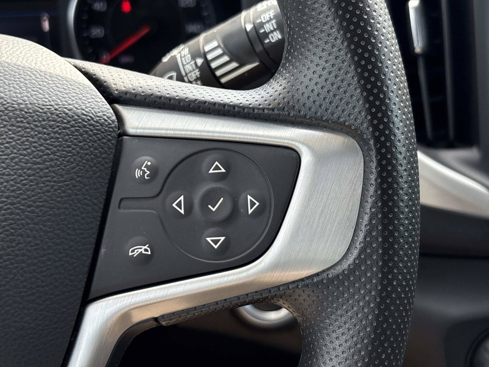 Used 2024 GMC Terrain SLE AWD/4WD image 17