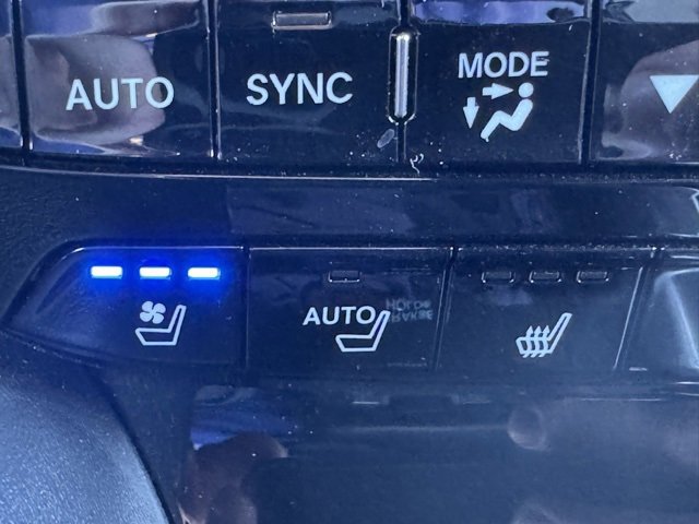 Used 2025 Acura MDX A-Spec image 32