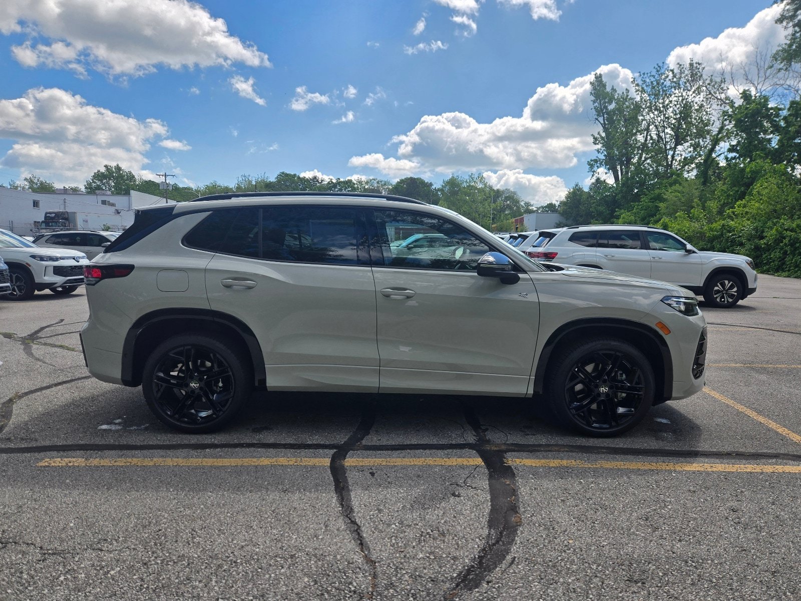 New 2026 Volkswagen Tiguan SE R-Line AWD/4WD image 6