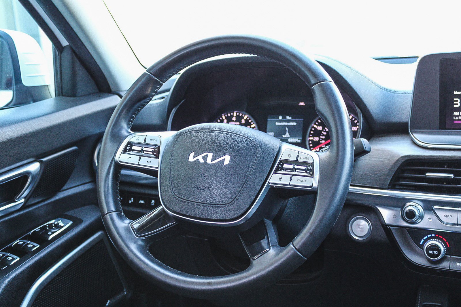 Used 2022 Kia Telluride EX w/ EX Premium Package FWD image 17