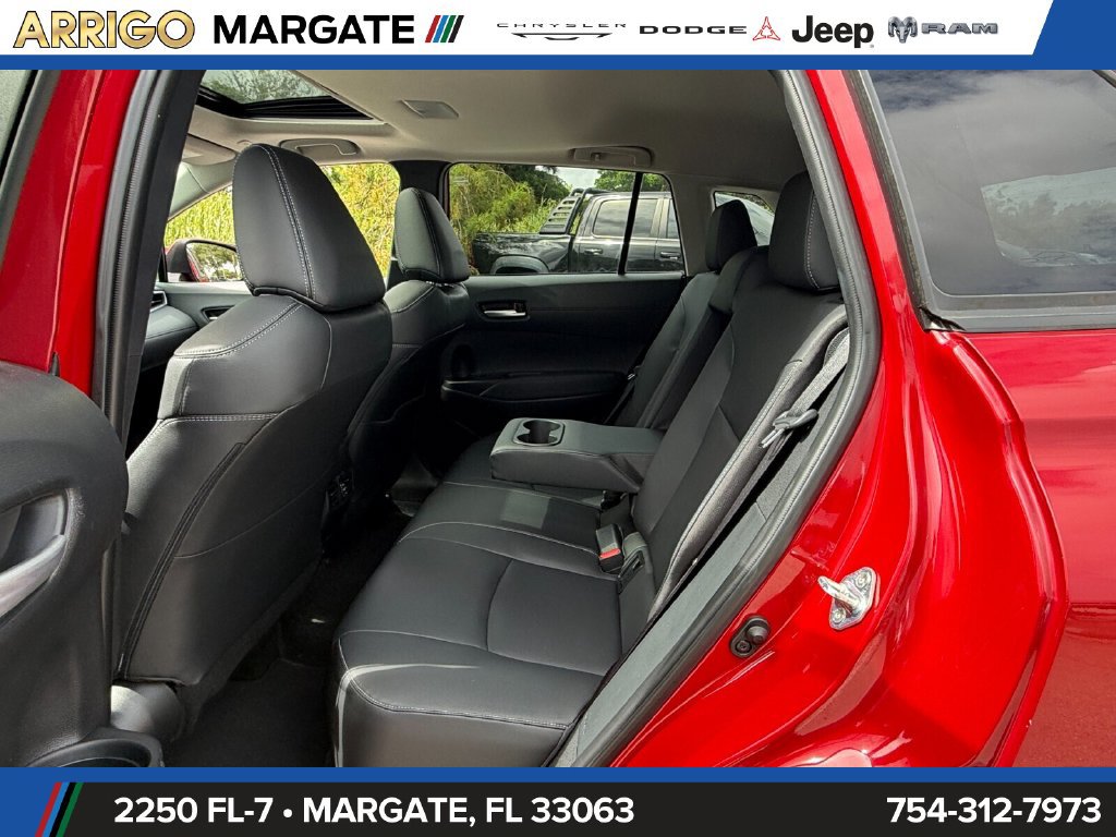 Used 2023 Toyota Corolla Cross XLE w/ Convenience Package FWD image 11