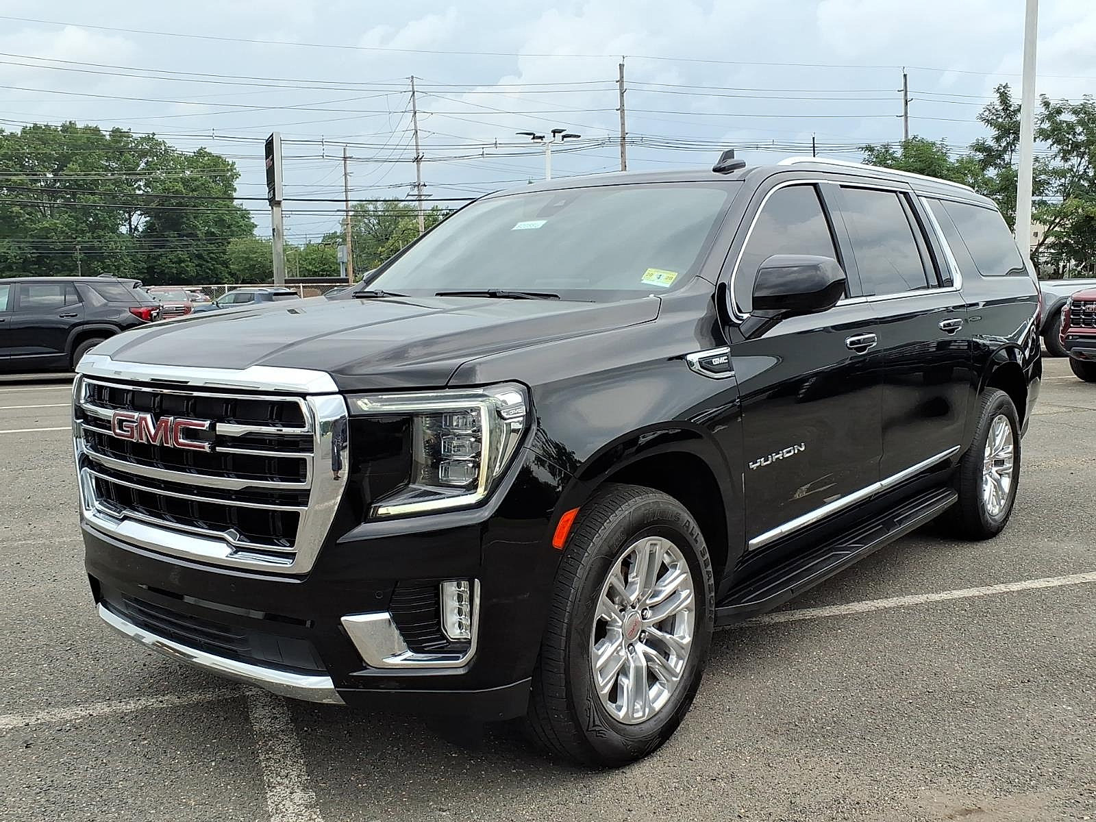 Certified 2021 GMC Yukon XL SLT AWD/4WD image 3