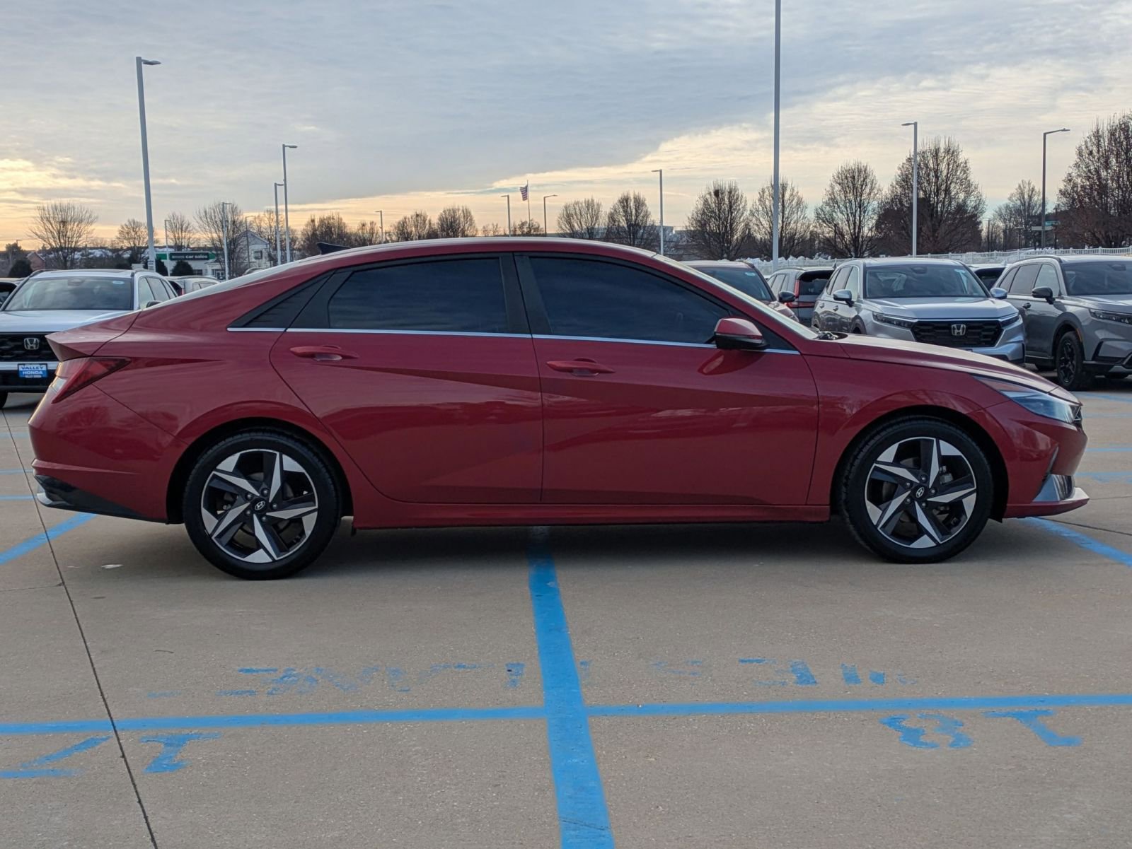 Used 2022 Hyundai Elantra Limited image 5