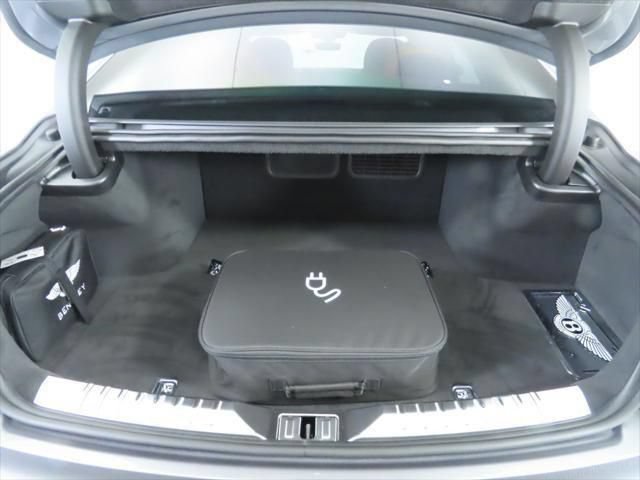 Used 2025 Bentley Flying Spur Plug-In Hybrid AWD/4WD image 29