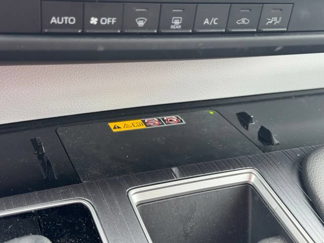 Used 2025 Toyota Sienna LE AWD/4WD image 26