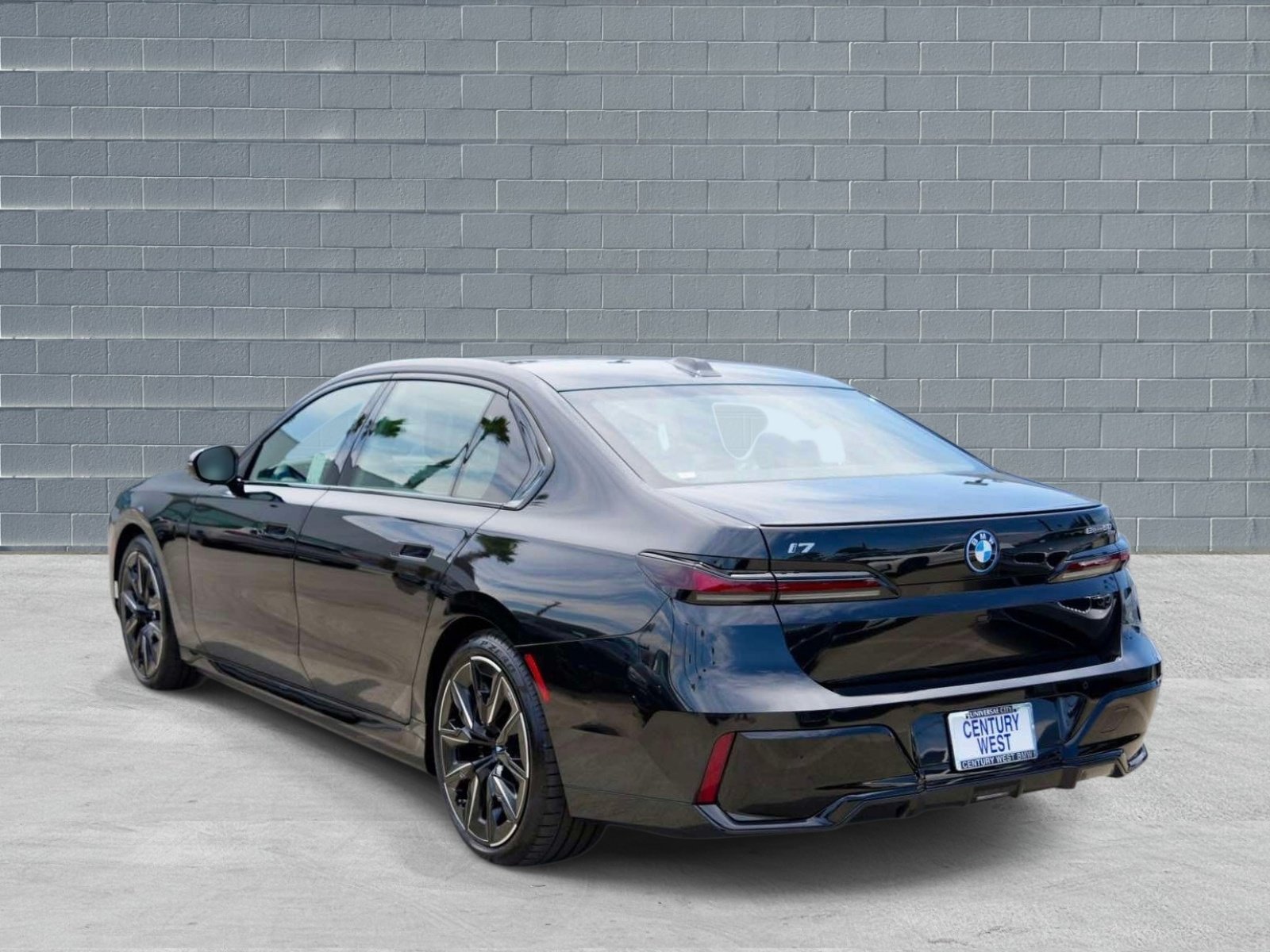 Used 2026 BMW i7 eDrive50 w/ M Sport Package RWD image 3