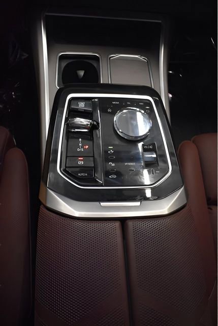 Used 2023 BMW 760i xDrive AWD/4WD image 29