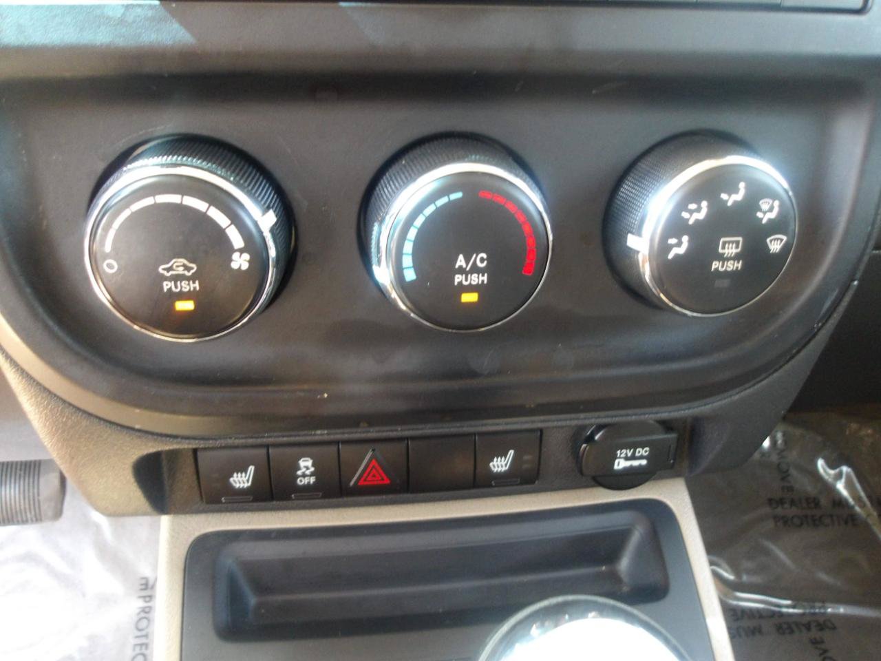 Used 2014 Jeep Patriot Latitude FWD image 23