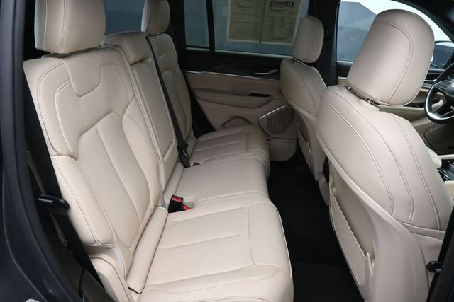 Used 2024 Jeep Grand Cherokee Limited AWD/4WD image 33