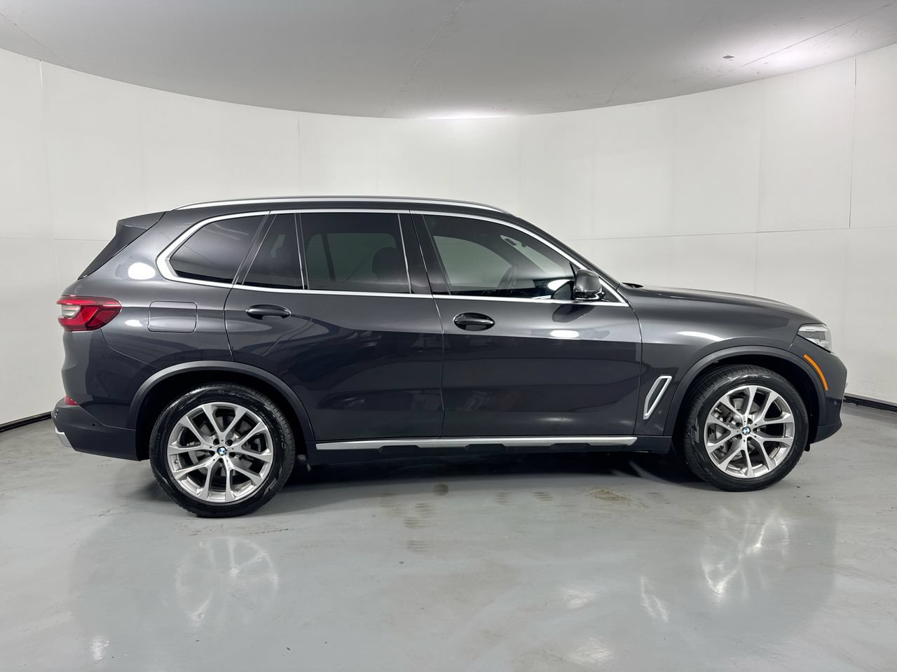 Used 2023 BMW X5 xDrive40i w/ Premium Package AWD/4WD image 9