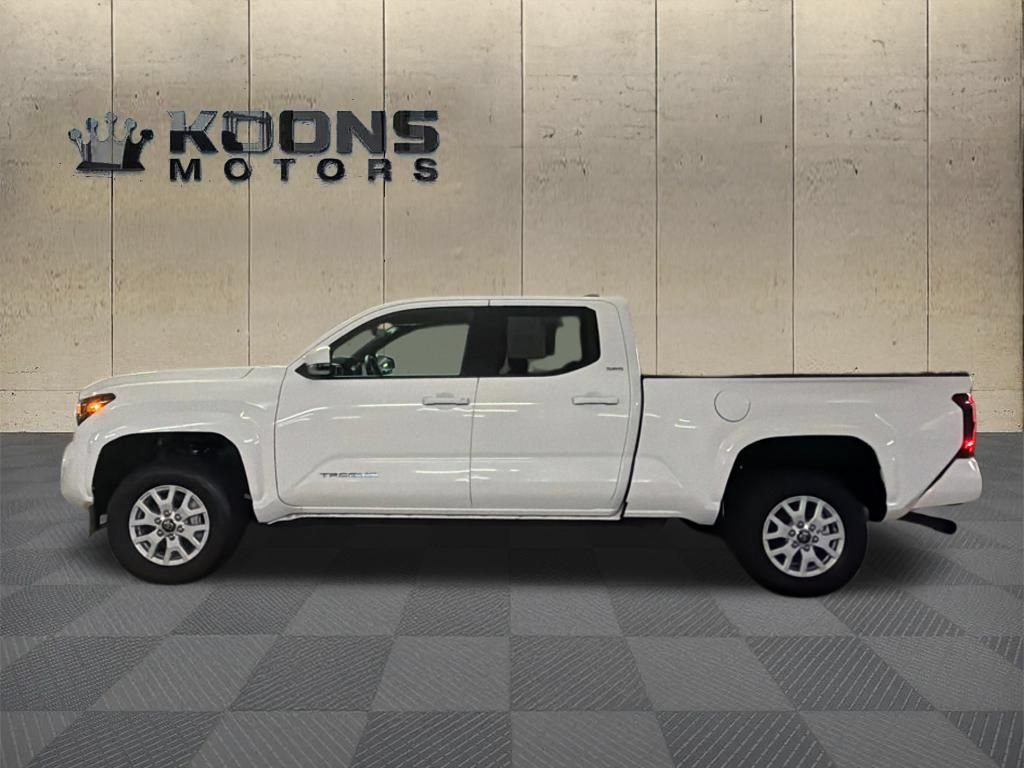 Used 2026 Toyota Tacoma SR5 AWD/4WD image 4