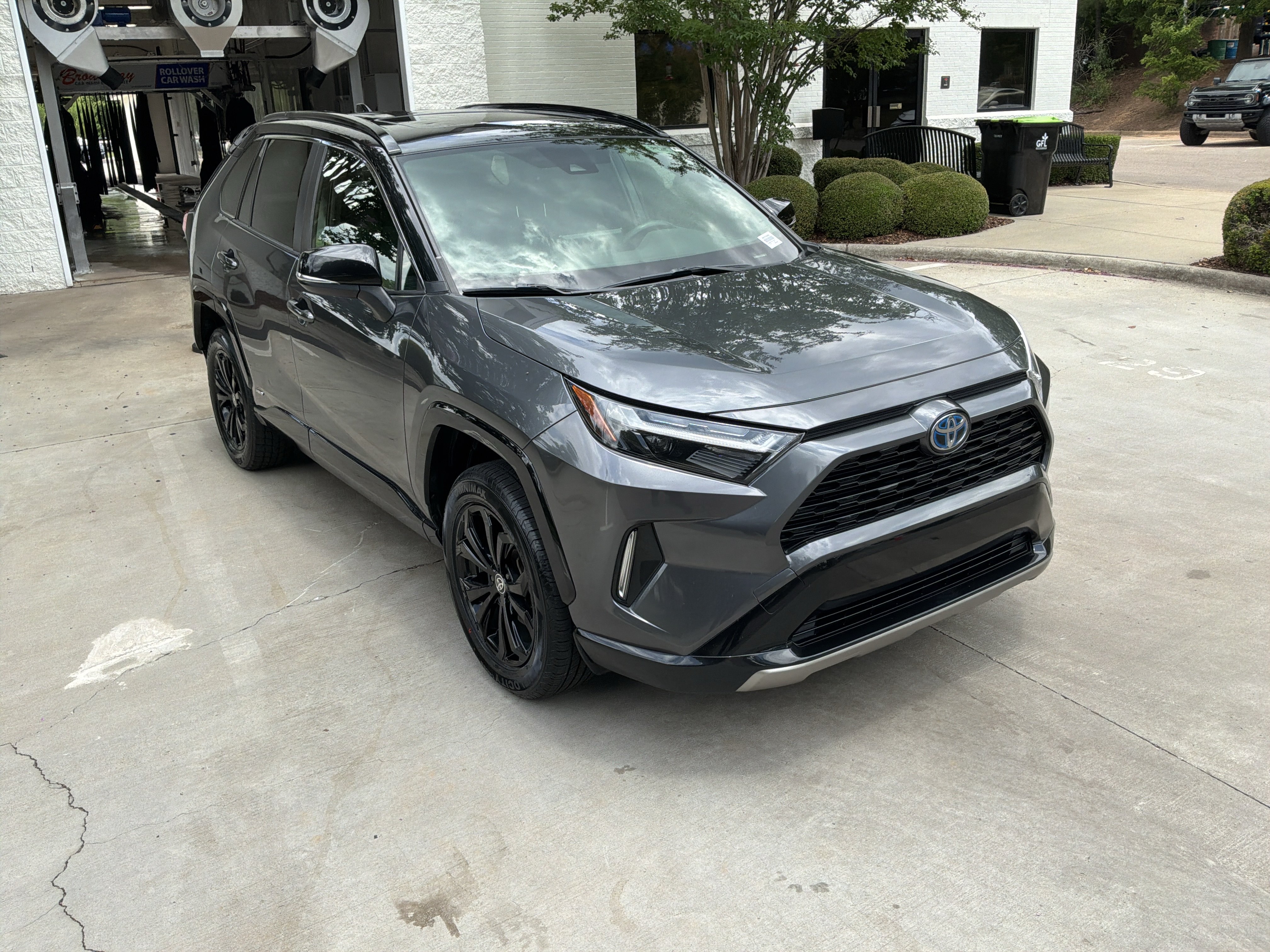 Used 2022 Toyota RAV4 XSE AWD/4WD image 2