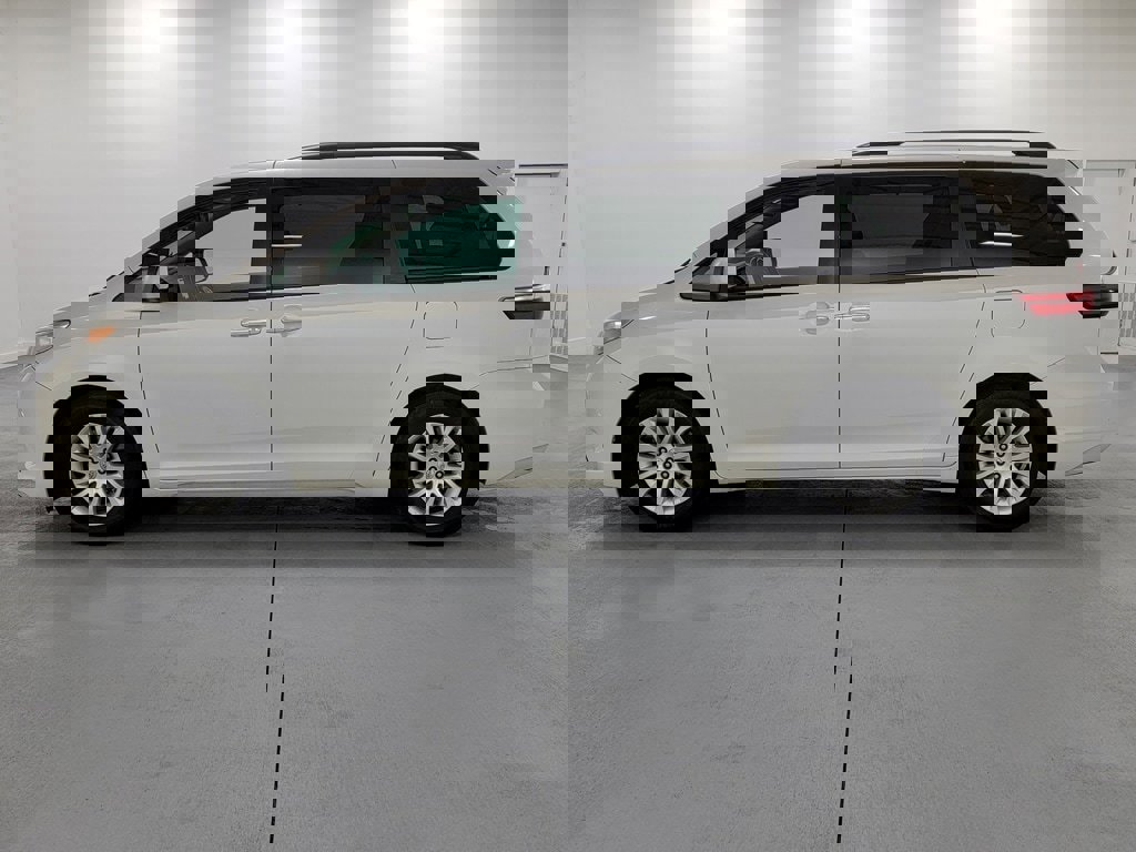 Used 2015 Toyota Sienna XLE Premium image 6