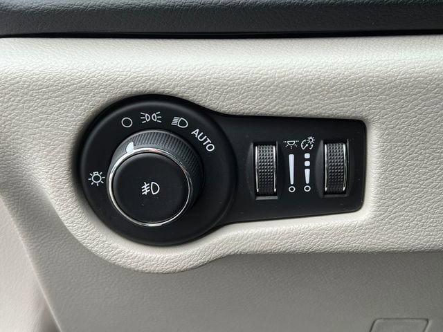 Used 2018 Chrysler Pacifica Touring-L Plus image 22