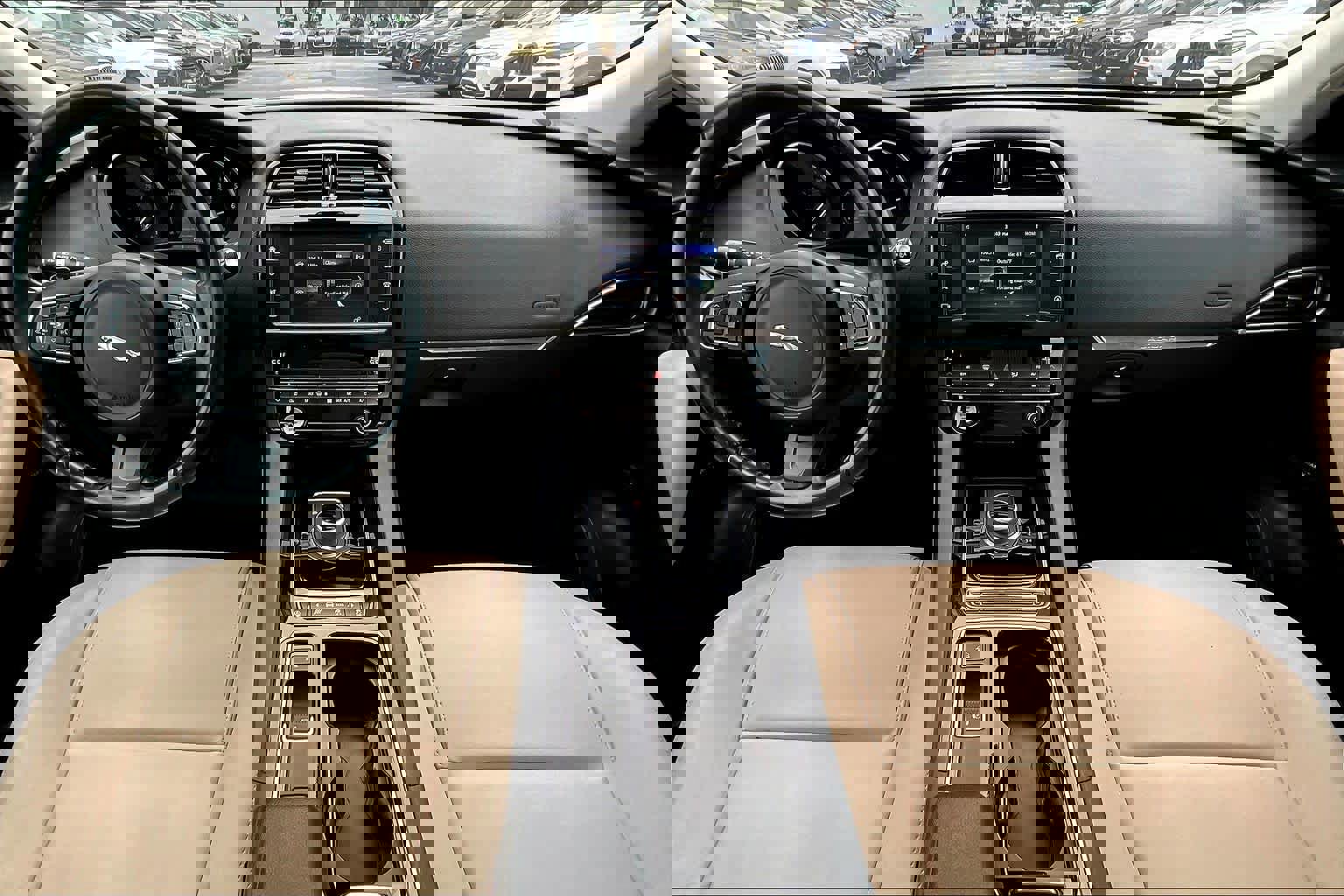 Used 2018 Jaguar F-PACE Premium image 15