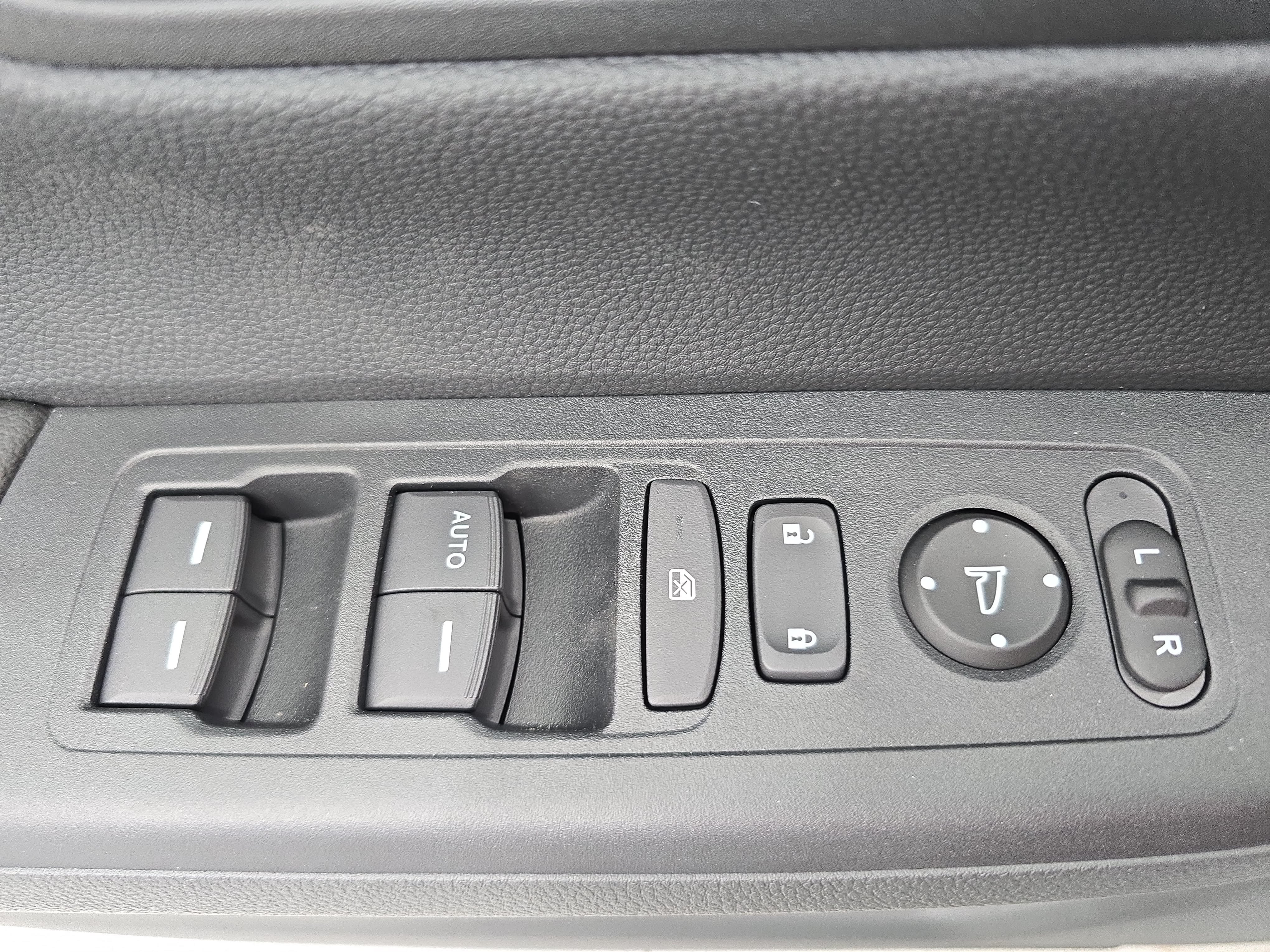 Certified 2025 Honda CR-V LX image 27