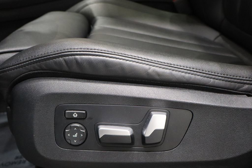 Used 2022 BMW X7 xDrive40i w/ Cold Weather Package image 24