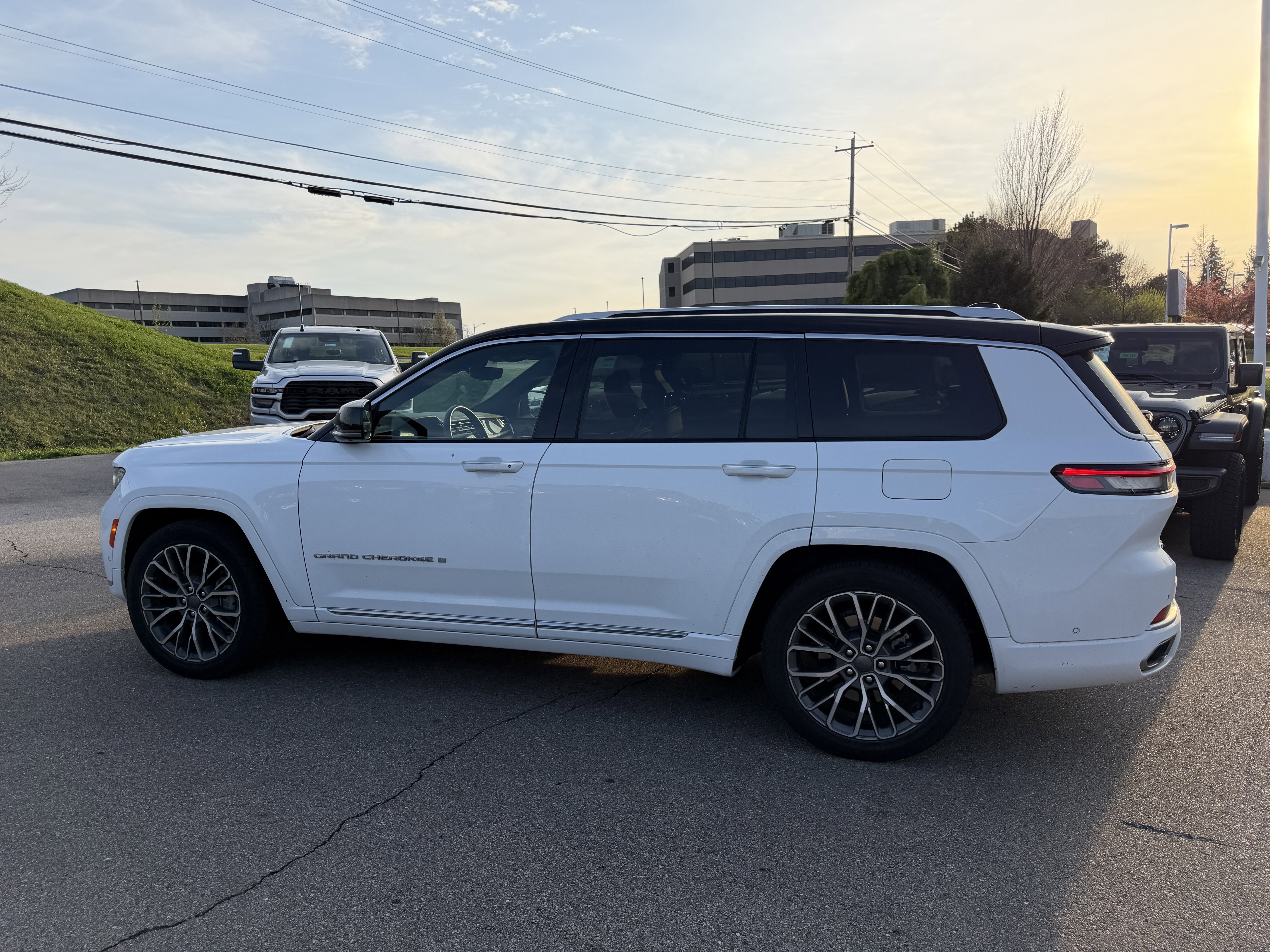 Certified 2023 Jeep Grand Cherokee L Summit image 9