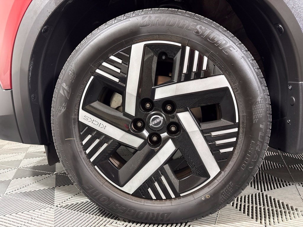 Used 2025 Nissan Kicks SV w/ Illumination Package FWD image 8
