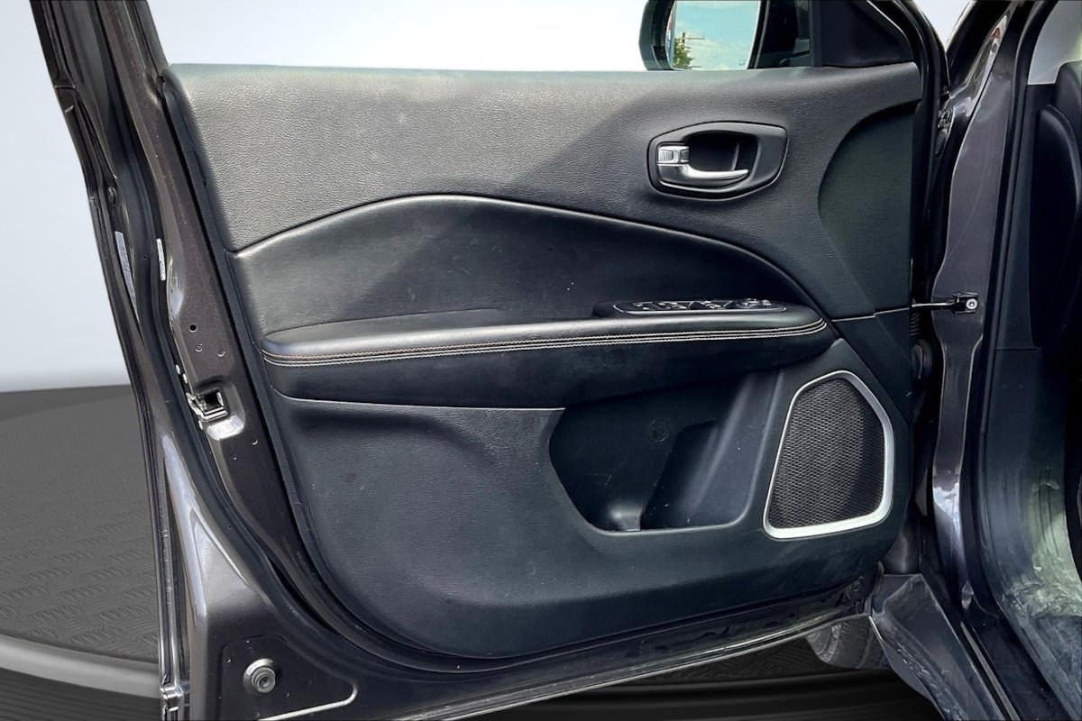 Used 2019 Jeep Compass Latitude w/ Popular Equipment Group FWD image 23