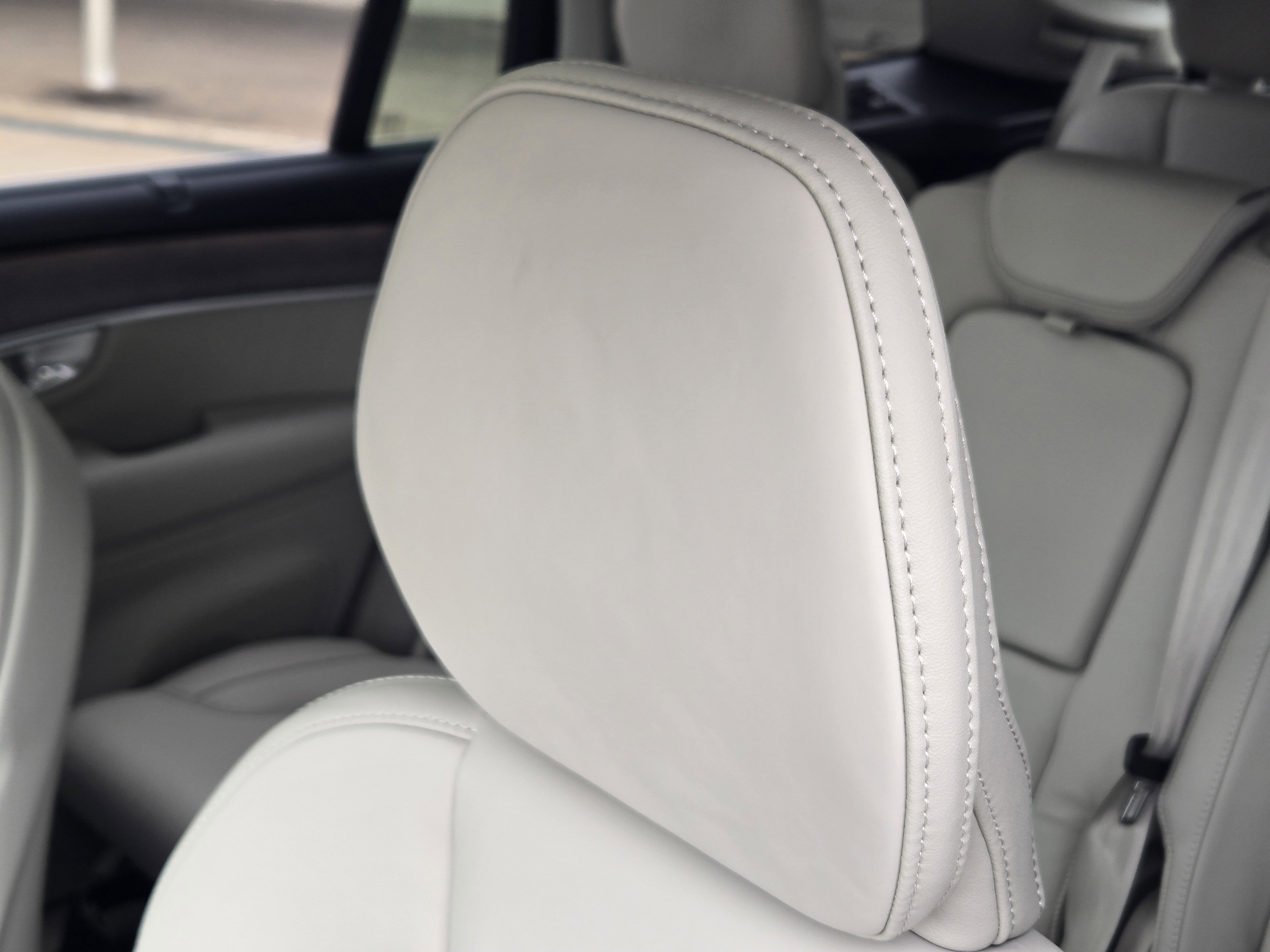 New 2026 Volvo XC90 B6 Ultra w/ Protection Package image 17