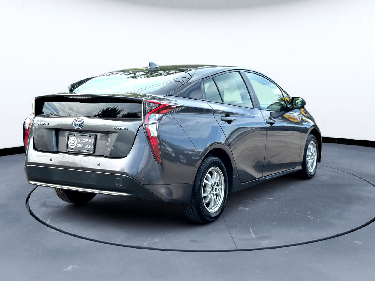 Used 2018 Toyota Prius Two image 7