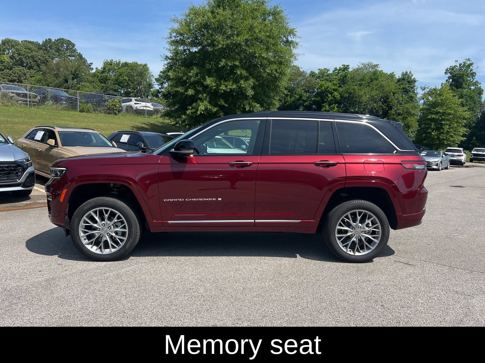 Used 2025 Jeep Grand Cherokee Summit AWD/4WD image 9