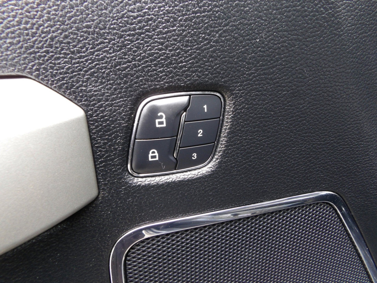 Used 2017 Ford F250 Lariat w/ Lariat Value Package image 12