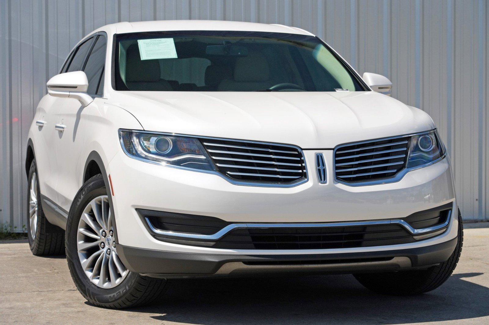 Used 2017 Lincoln MKX Select w/ Select Plus Package image 2