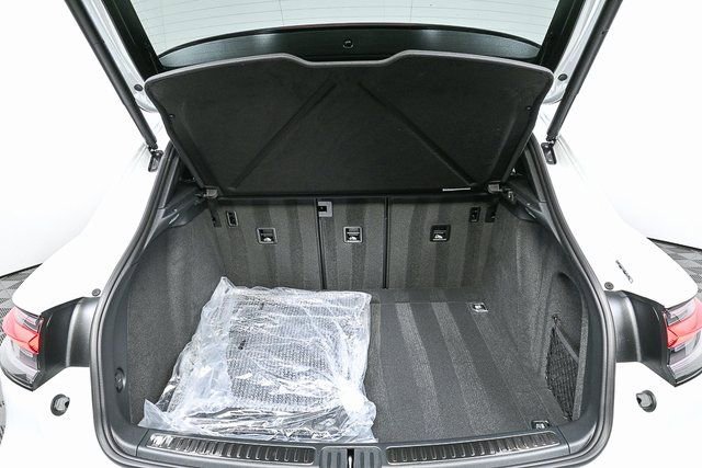 Certified 2026 Porsche Macan AWD/4WD image 28