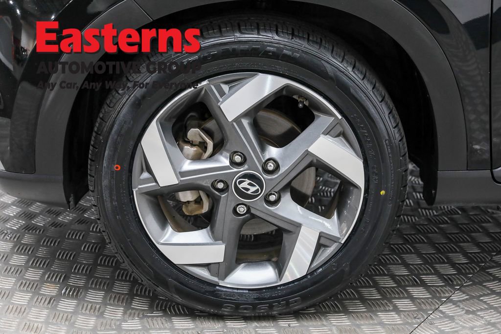 Used 2022 Hyundai Venue SEL image 32