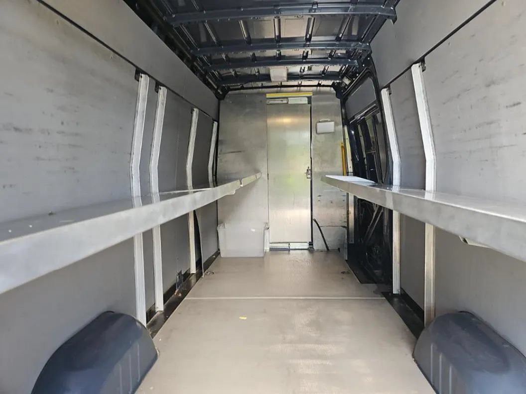 Used 2021 Mercedes-Benz Sprinter 2500 image 17