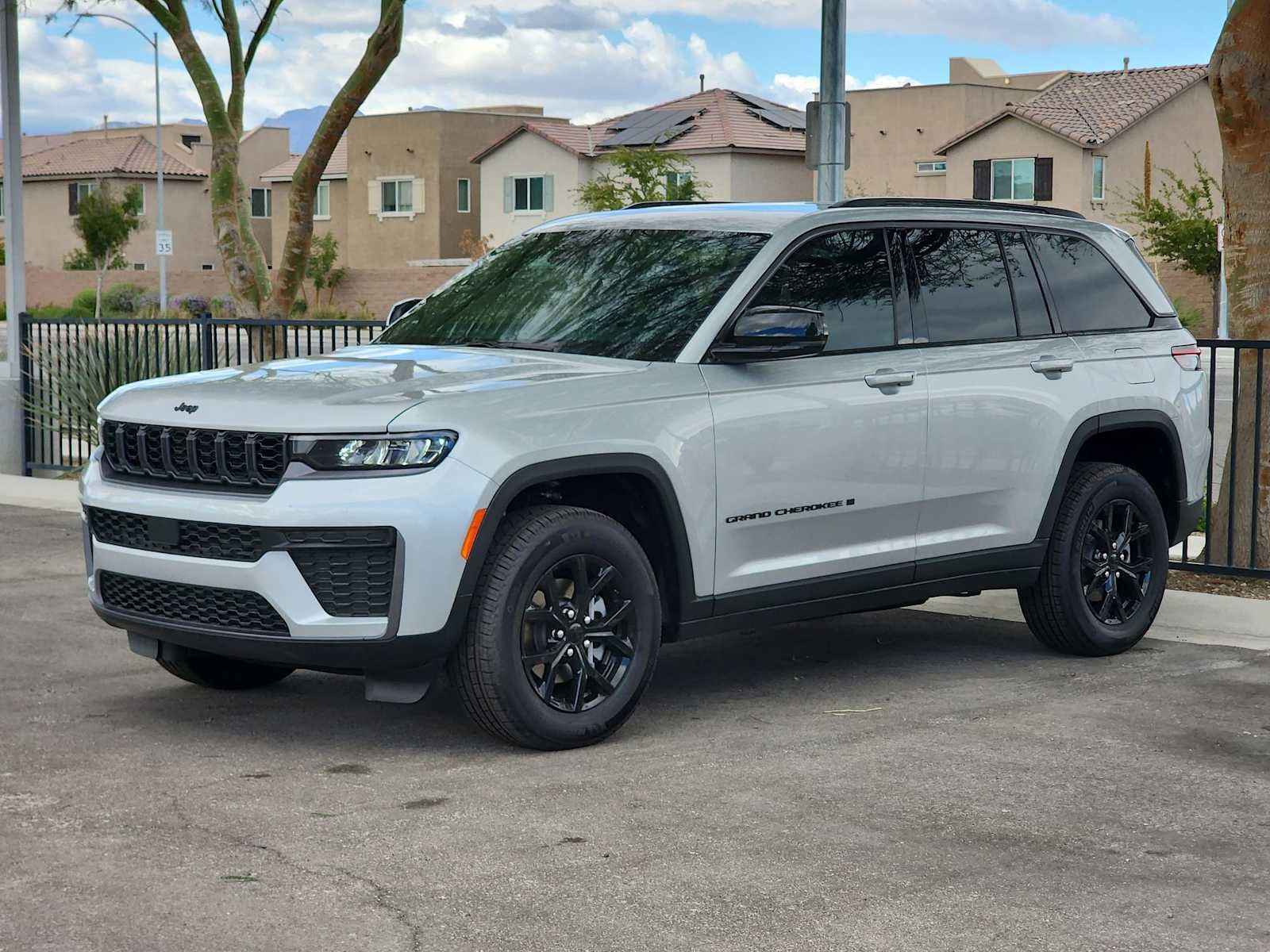 New 2026 Jeep Grand Cherokee Altitude AWD/4WD image 4