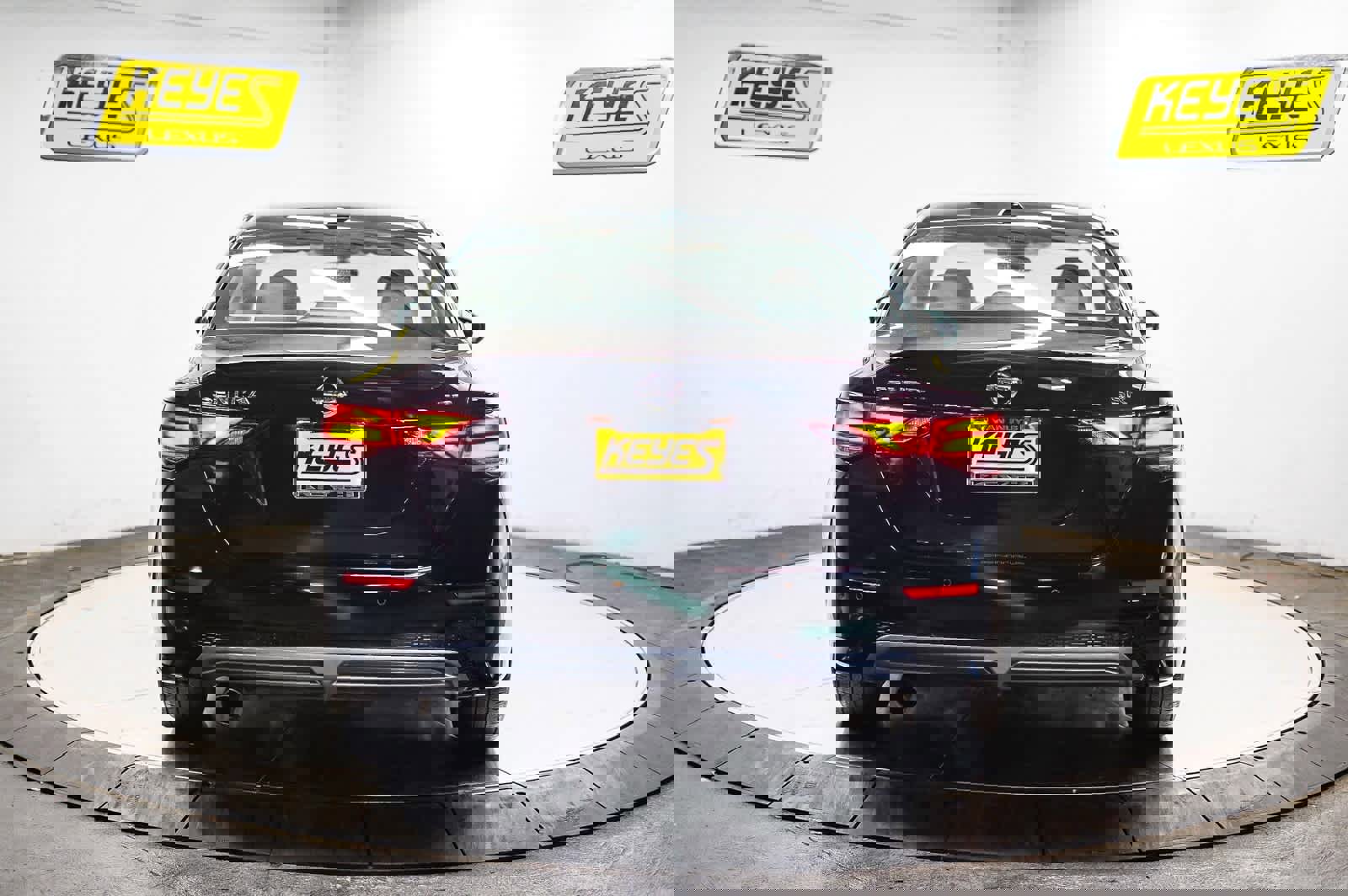 Used 2023 Nissan Sentra SR w/ SR Premium Package image 3