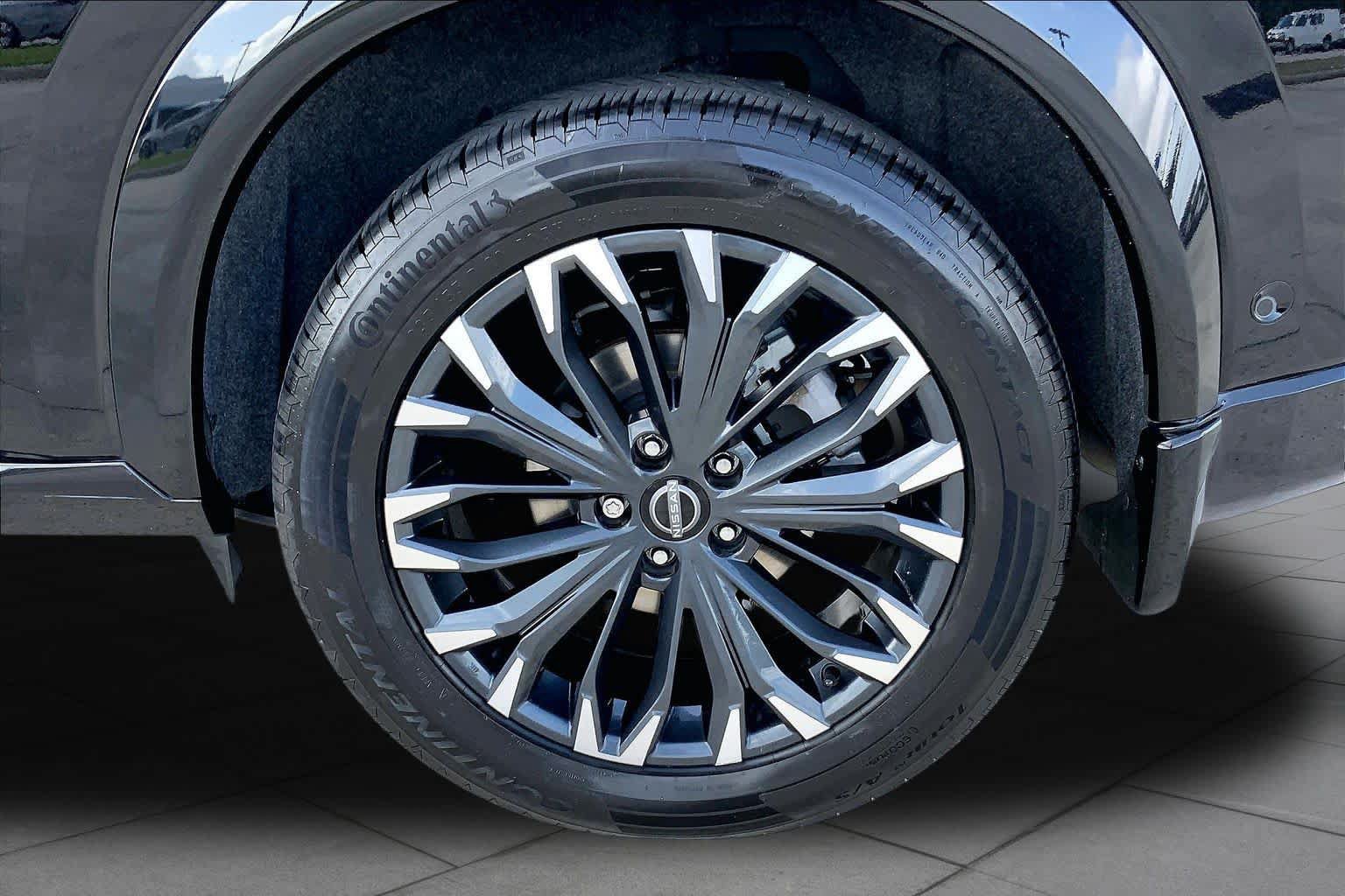 Used 2024 Nissan Rogue Platinum FWD image 11