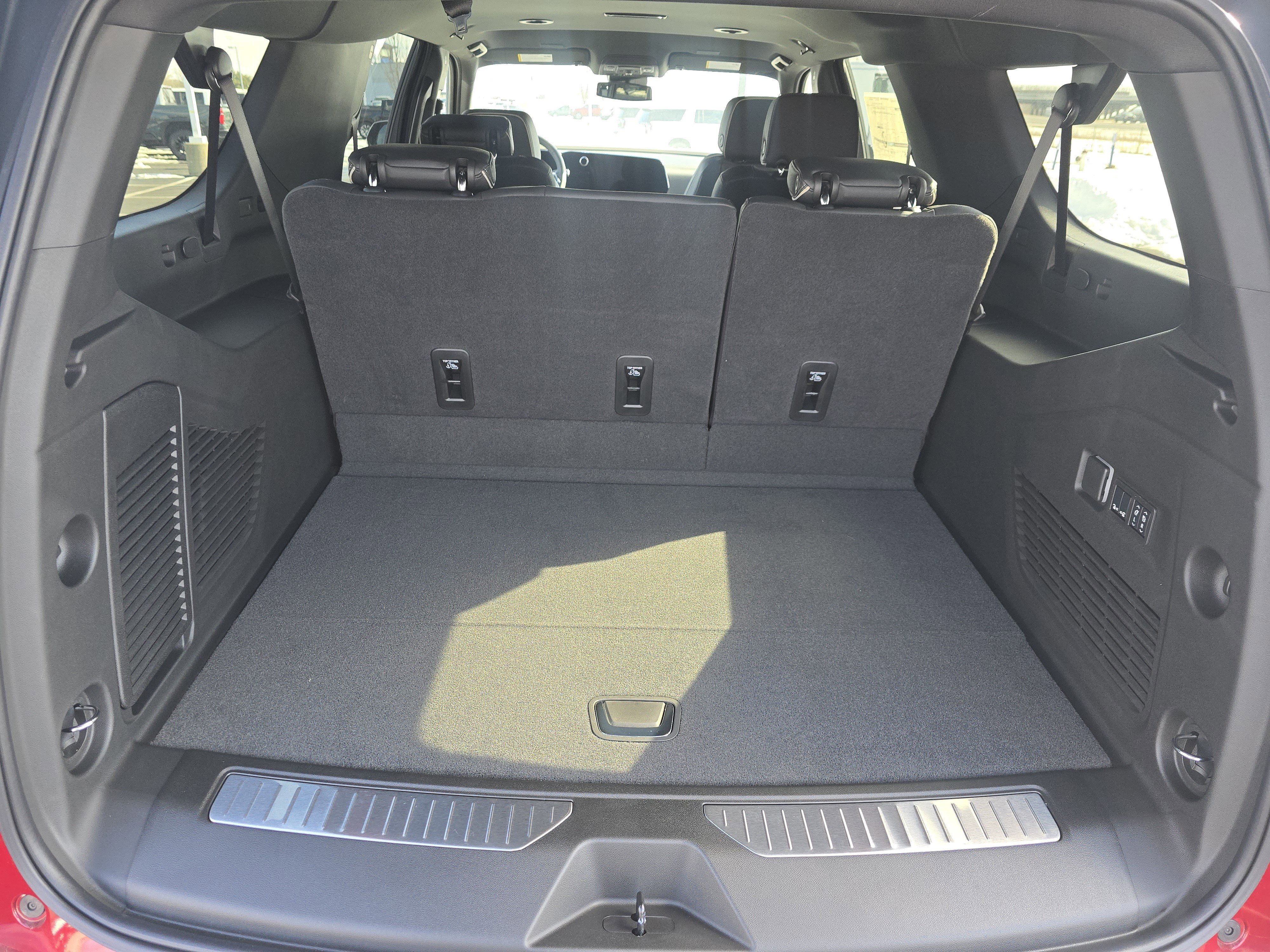 New 2025 Chevrolet Suburban Premier image 27