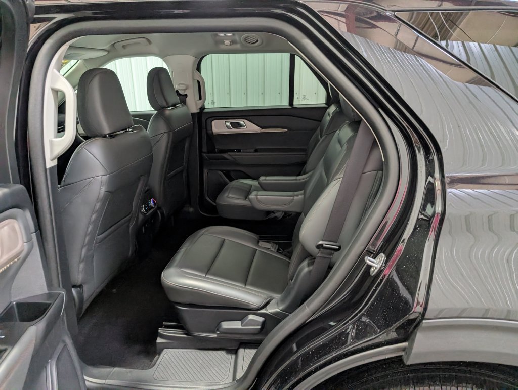 Used 2025 Ford Explorer Active w/ Active Comfort Package AWD/4WD image 9