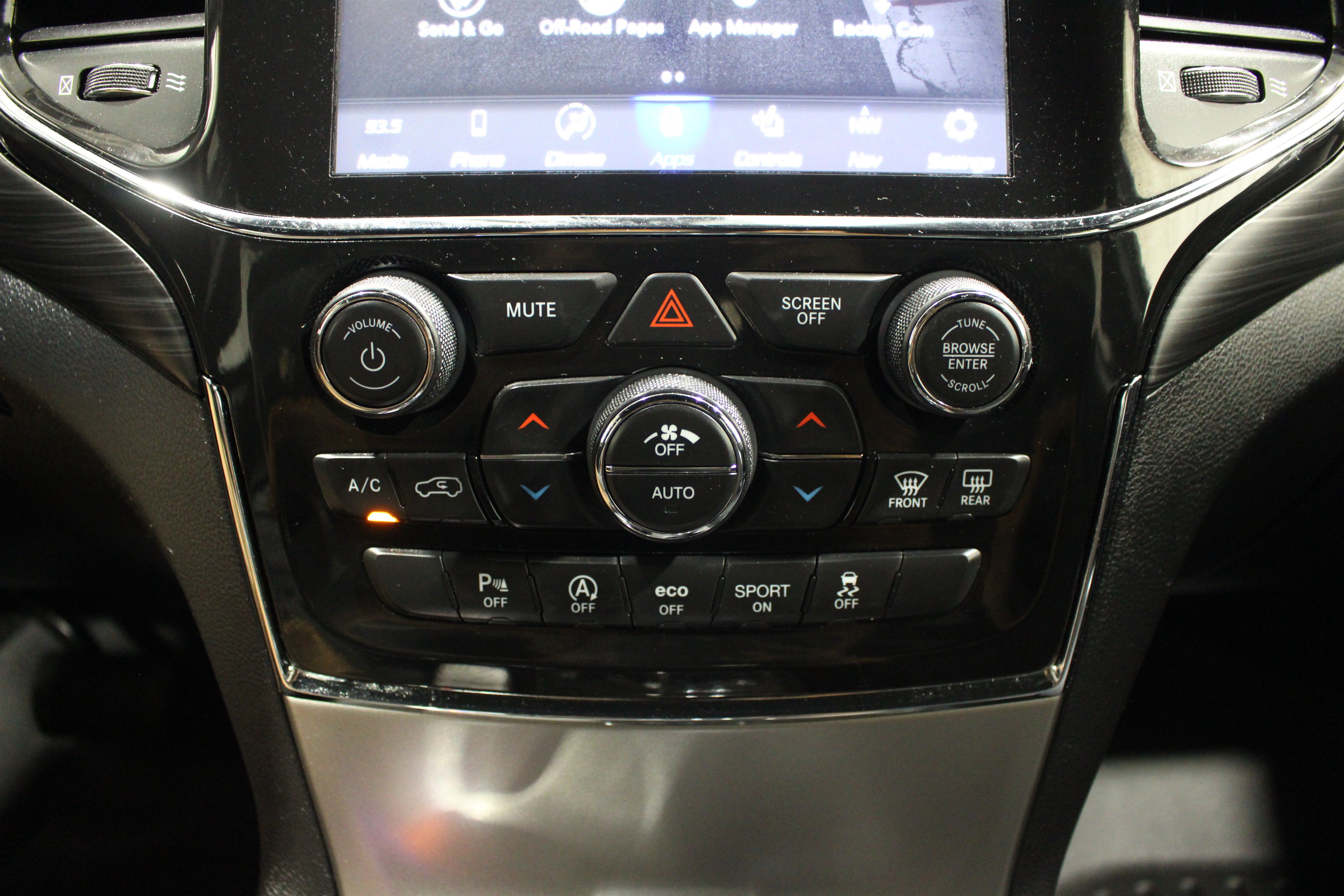 Used 2022 Jeep Grand Cherokee Laredo X AWD/4WD image 17