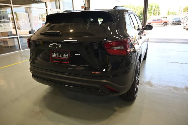 New 2026 Chevrolet Trax RS w/ Sunroof Package FWD image 5