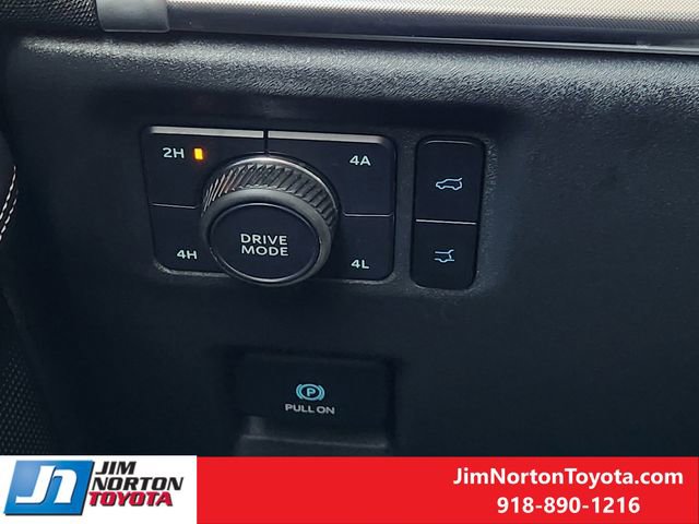 Used 2025 Ford Expedition Platinum image 23