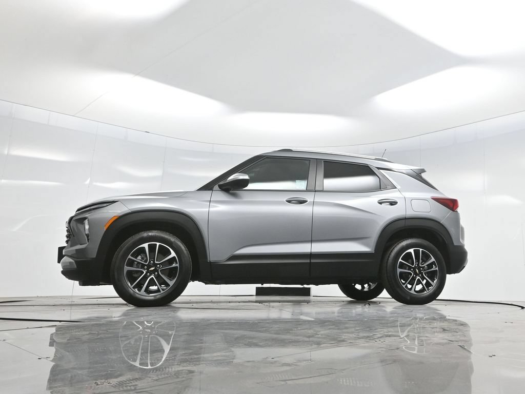 Used 2025 Chevrolet TrailBlazer LT w/ Convenience Package FWD image 7