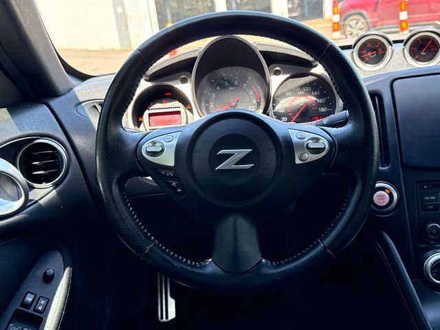 Used 2017 Nissan 370Z Coupe RWD image 18