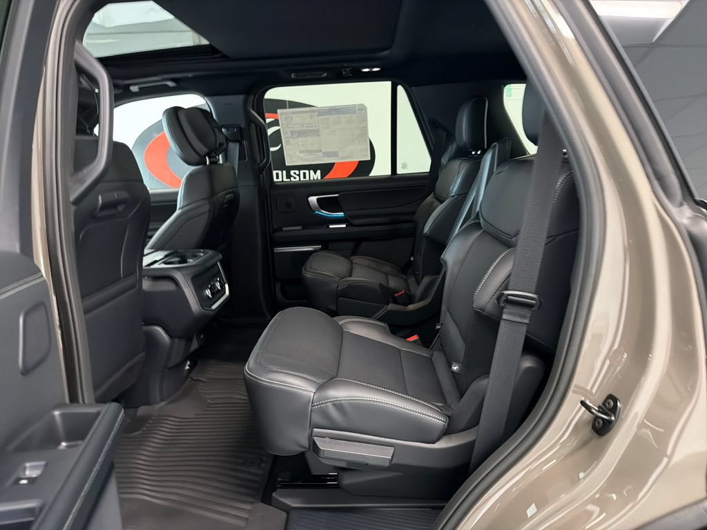 New 2027 Ford Expedition Platinum w/ Stealth Performance Package AWD/4WD image 16