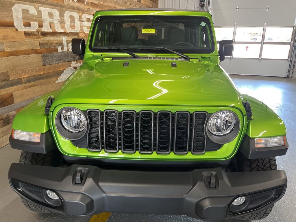 Used 2025 Jeep Gladiator Sport image 8