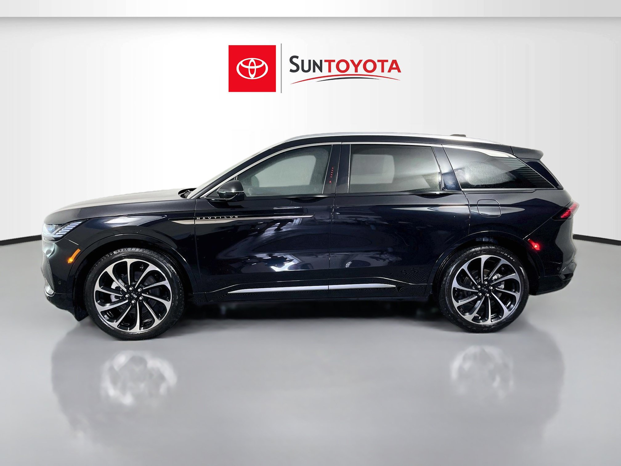 Used 2024 Lincoln Nautilus Black Label AWD/4WD image 7