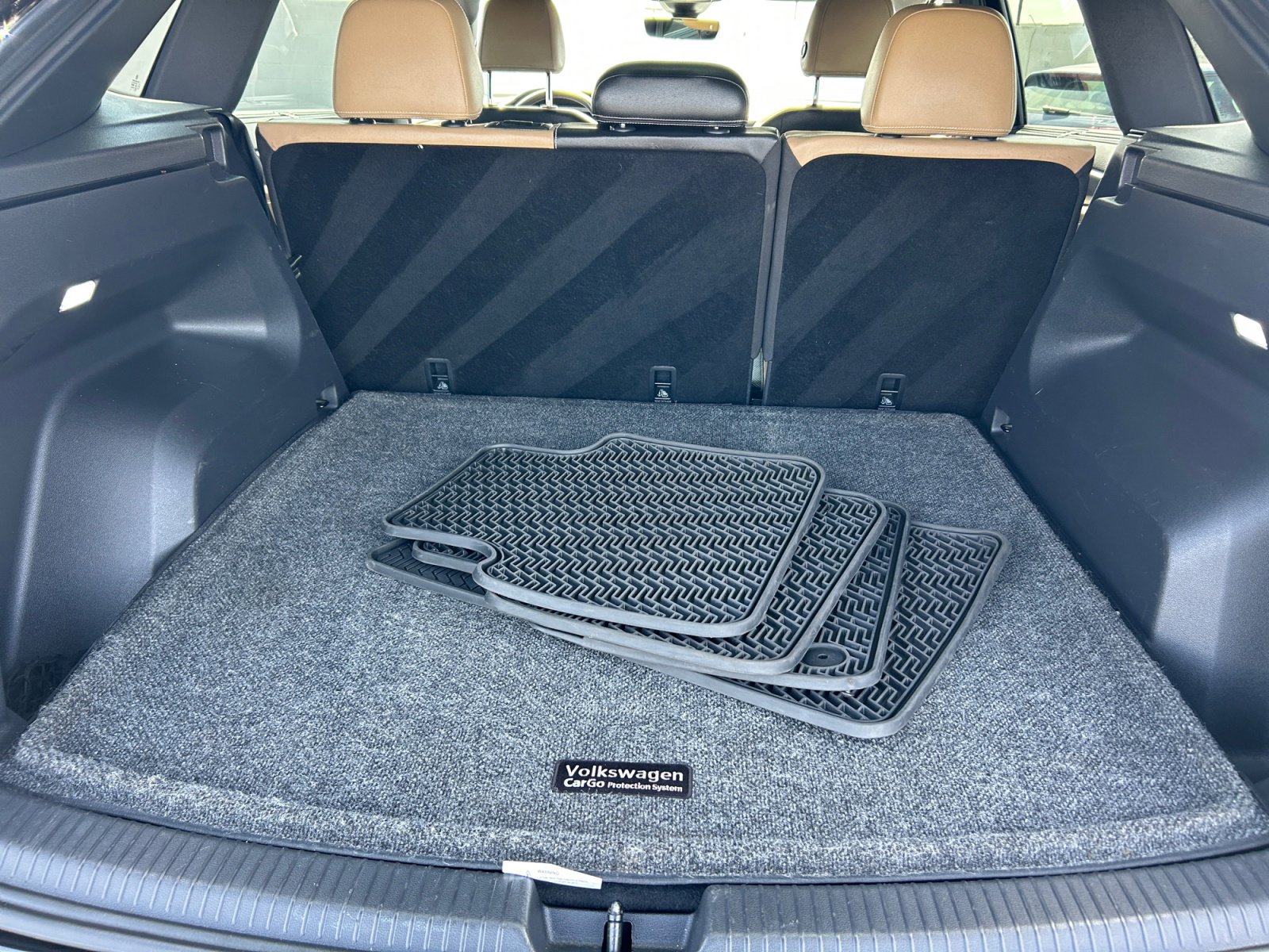 Used 2024 Volkswagen Atlas Cross Sport SE w/ Panoramic Sunroof Package FWD image 32