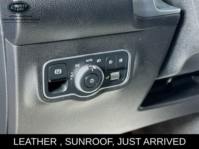 Used 2025 Mercedes-Benz GLB 250 GLB 250 w/ Exclusive Package image 10