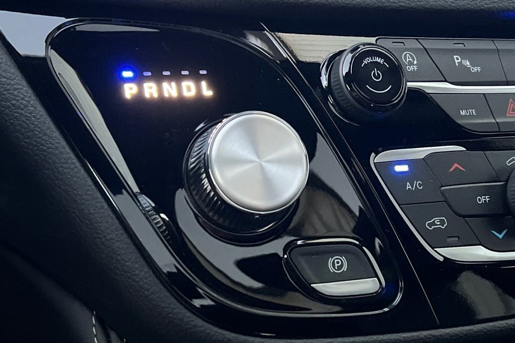 New 2026 Chrysler Pacifica Limited w/ Uconnect Theater Family Group image 24